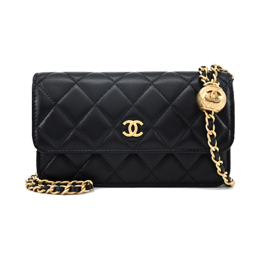 CHANEL 經典菱格紋小羊皮金球WOC手拿/斜揹包(黑色)