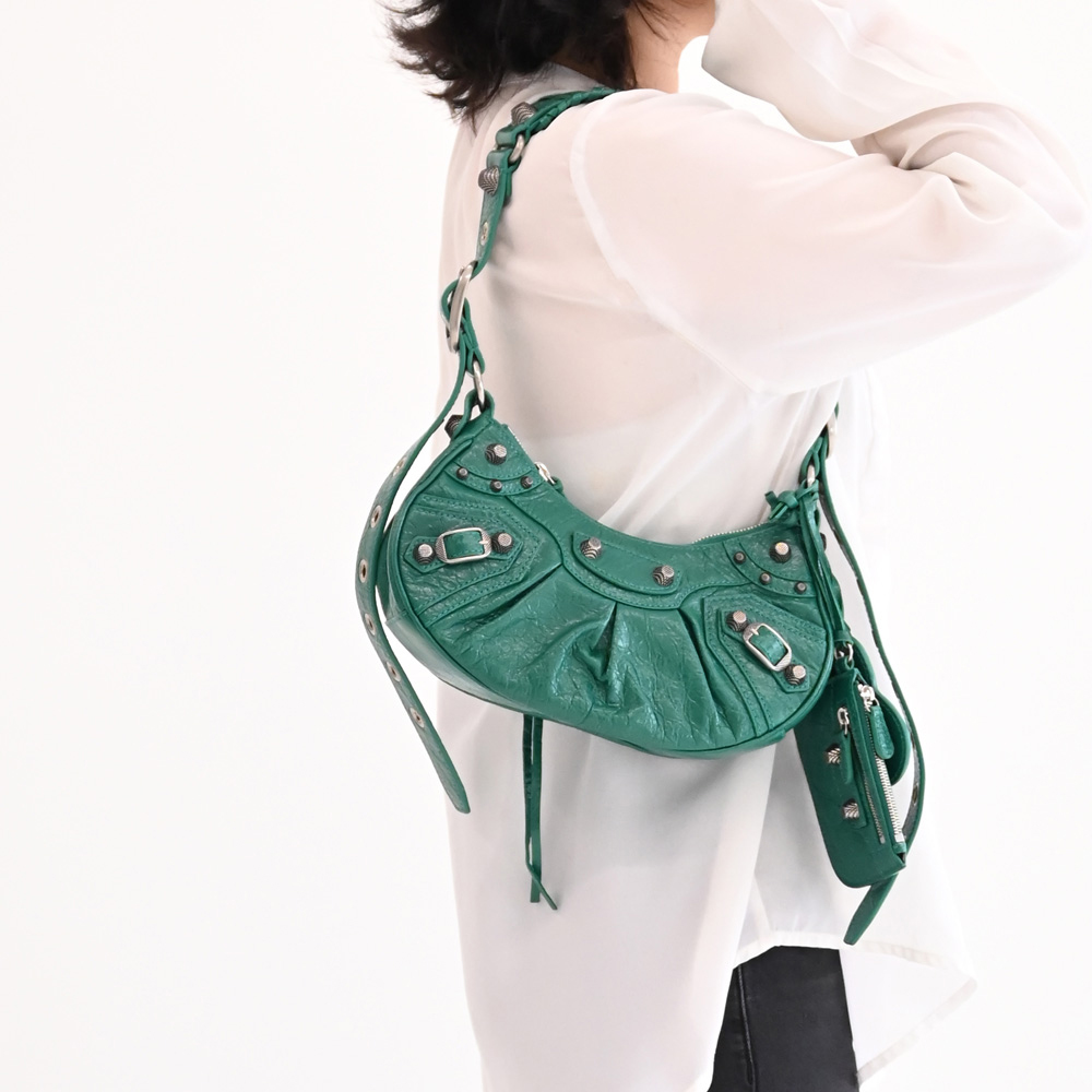 BALENCIAGA 巴黎世家 Le Cagole XS 鉚釘小羊皮肩斜背包.綠