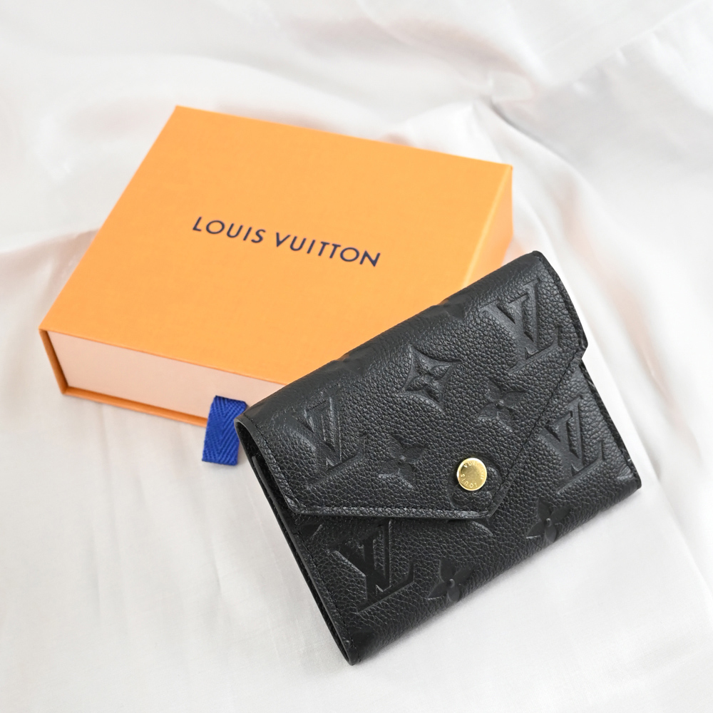 Louis Vuitton 路易威登 Louis Vuitton LV M64060 VICTORINE 經典花紋皮革壓紋零錢短夾.黑