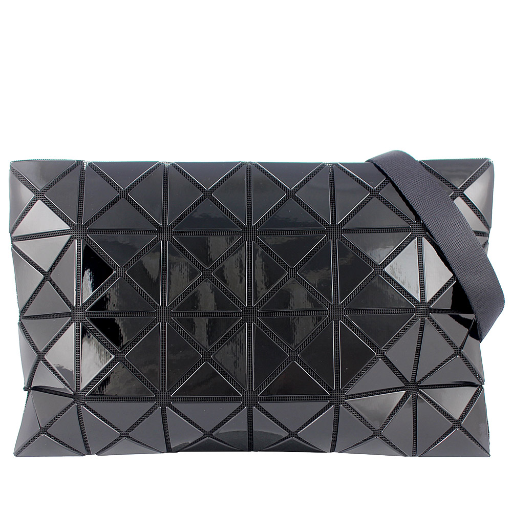 ISSEY MIYAKE 三宅一生 BAOBAO 黑亮面方格4x6大斜背包