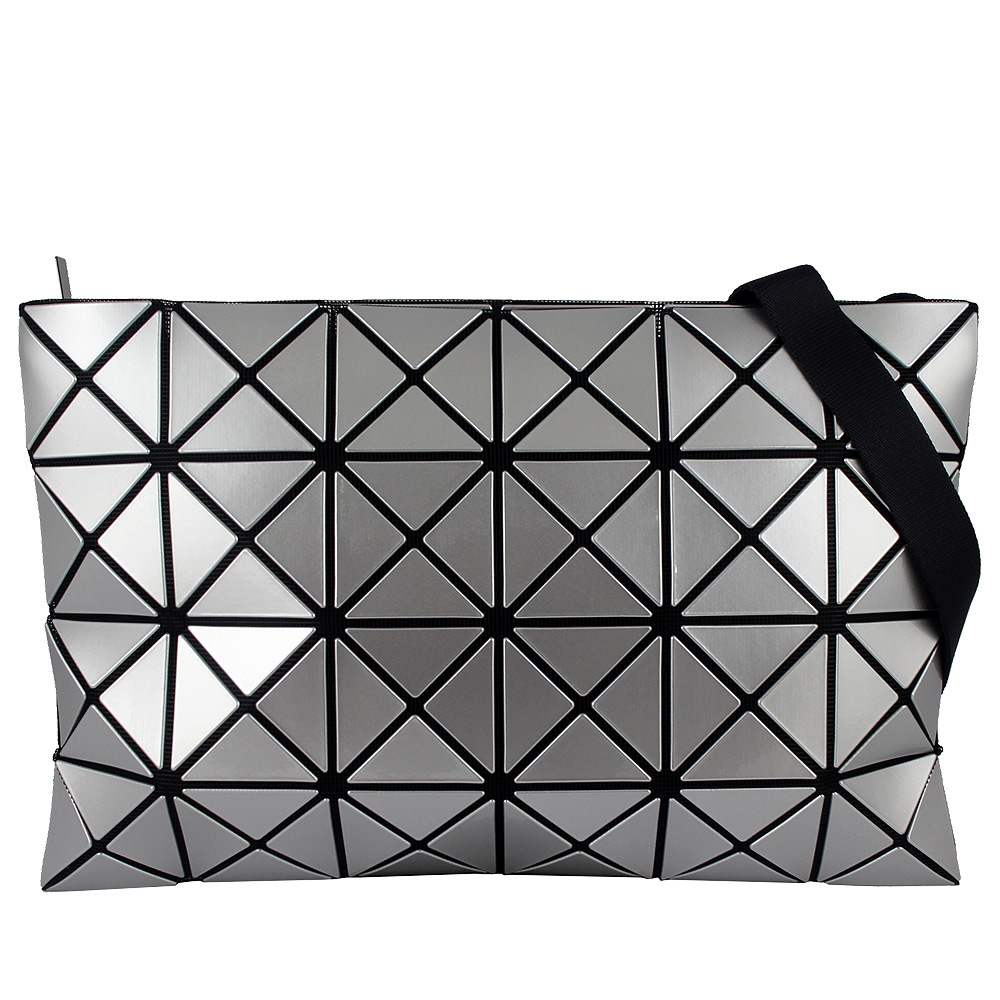 ISSEY MIYAKE 三宅一生 BAOBAO 銀亮面方格4x6大斜背包