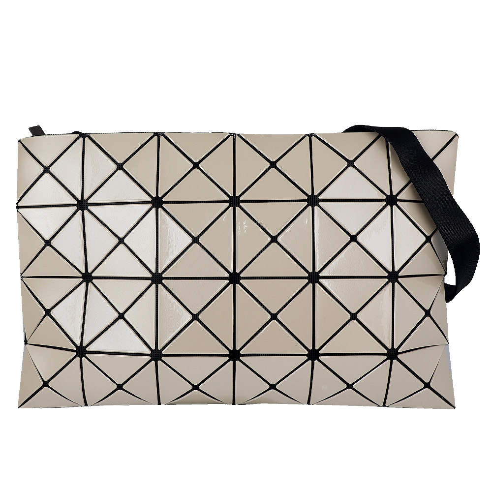 ISSEY MIYAKE 三宅一生 BAOBAO 米亮面方格4x6大斜揹包