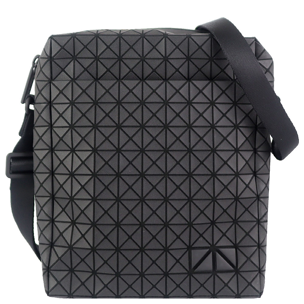 ISSEY MIYAKE 三宅一生 BAOBAO 黑壓紋三角方格直式肩背/斜揹包