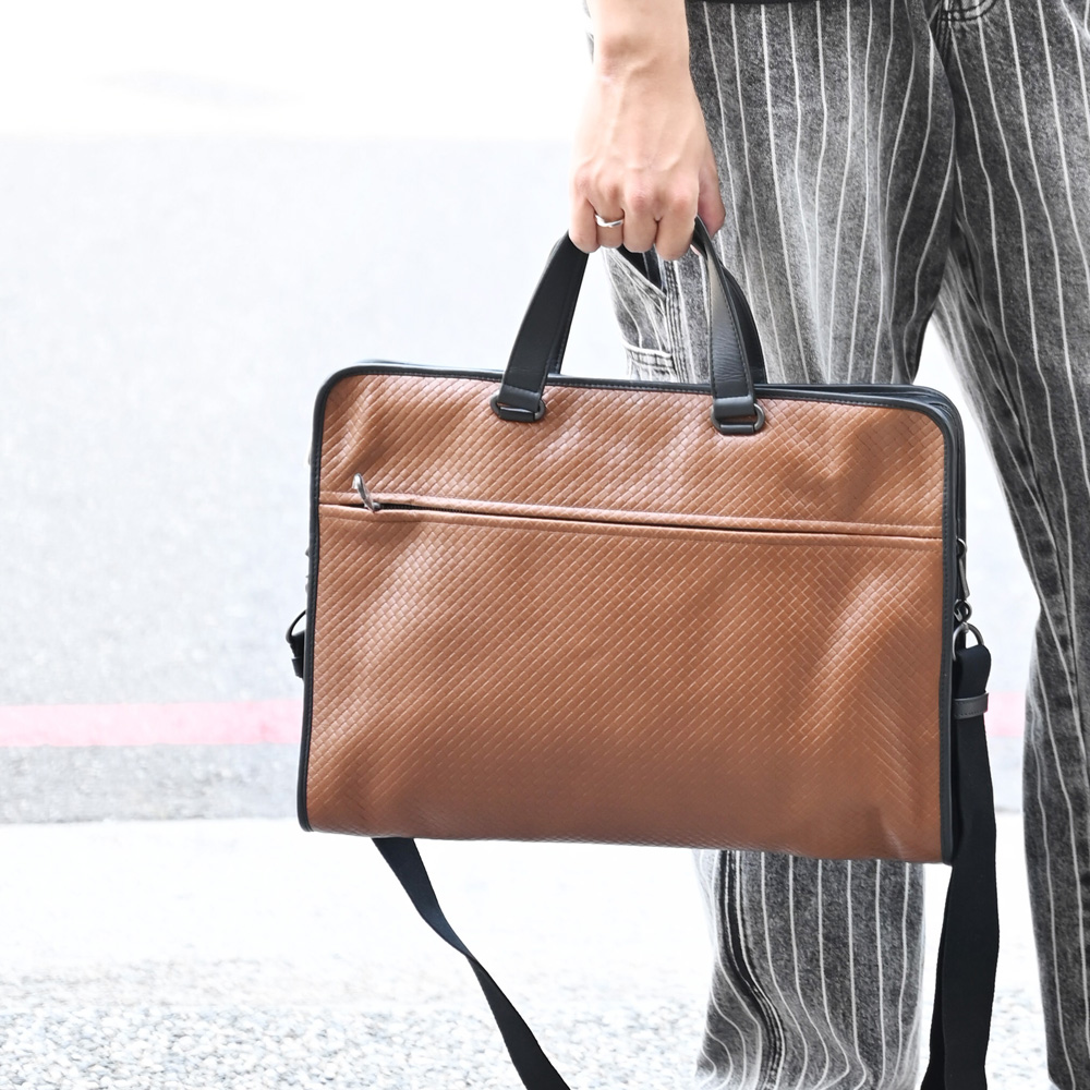 BOTTEGA VENETA 598201 編織壓紋牛皮商務兩用包.黑/咖