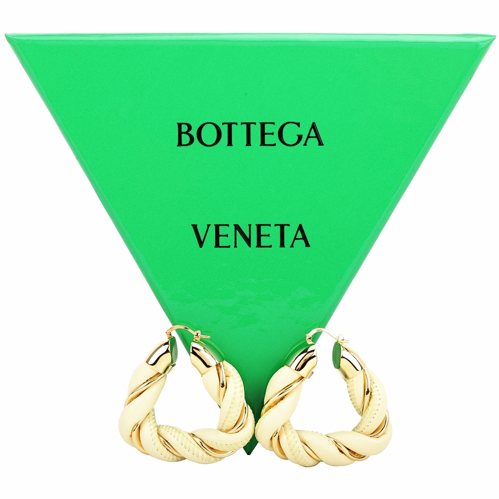 BOTTEGA VENETA TWIST 小羊皮扭結三角型穿針式耳環(奶油色)