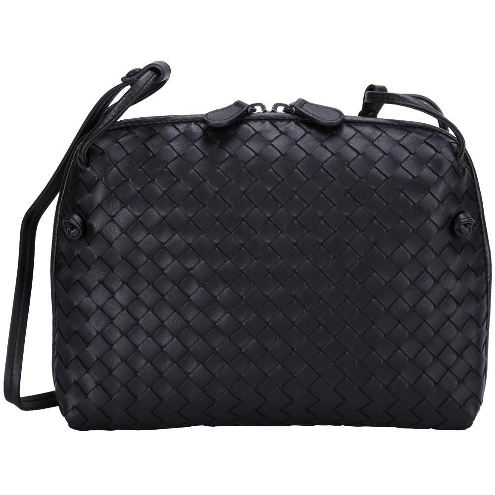 BOTTEGA VENETA 小型 手工編織羊皮斜揹包(黑色)