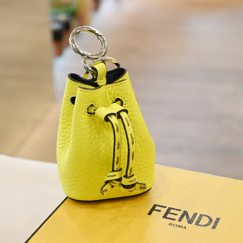 FENDI 7AR762 迷你水桶造型鑰匙圈.螢光黃