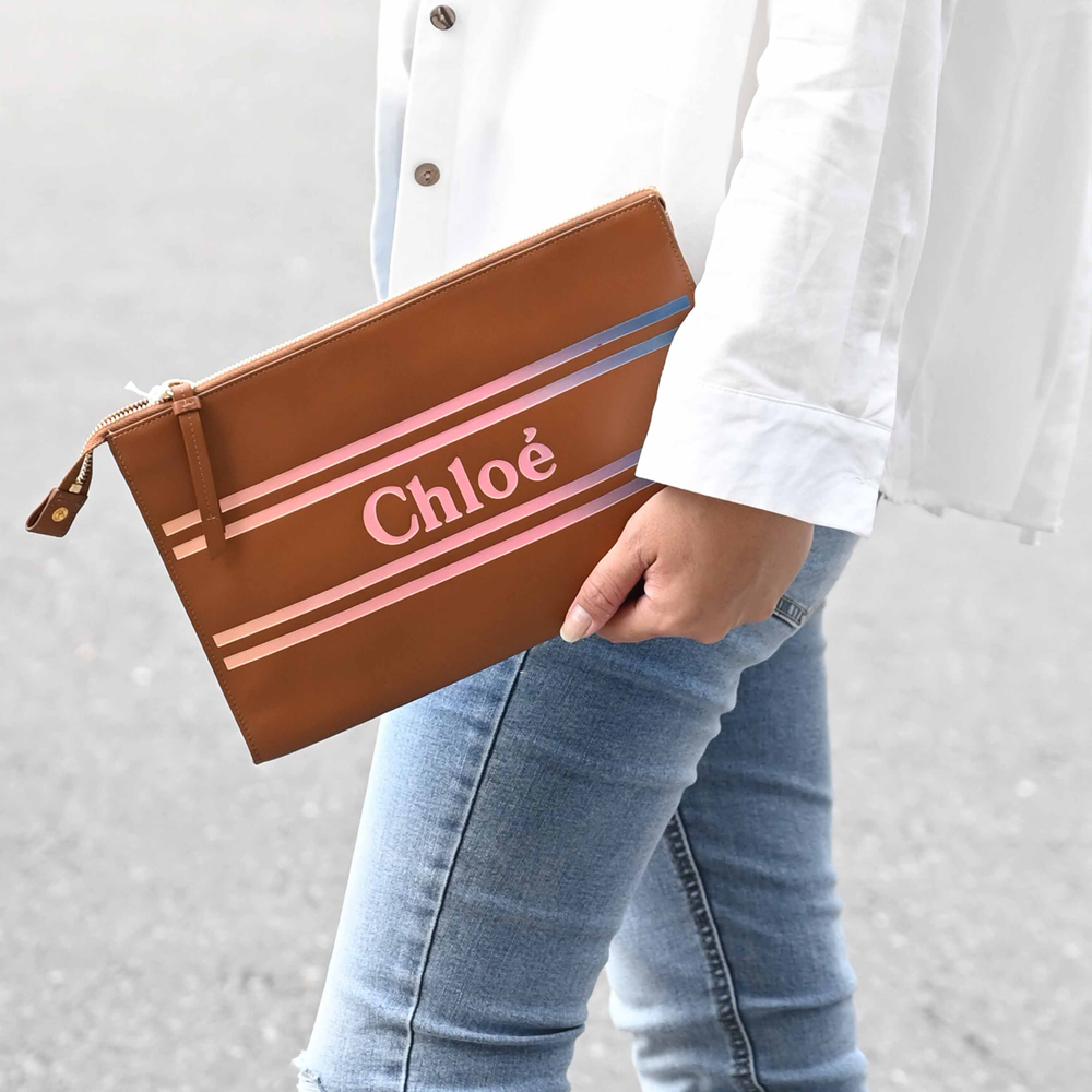 CHLOE 漸層燙印LOGO小牛皮大手拿包.咖