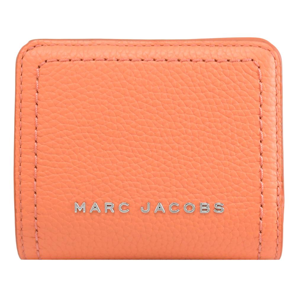 MARC JACOBS 馬克賈伯 浮雕LOGO皮革扣式短夾.珊瑚橘