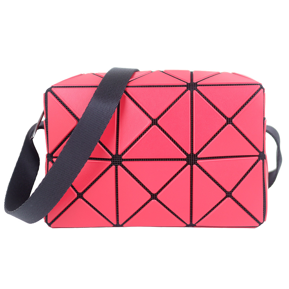 ISSEY MIYAKE 三宅一生 BAOBAO 紅皮紋方格2x3立體小斜揹包