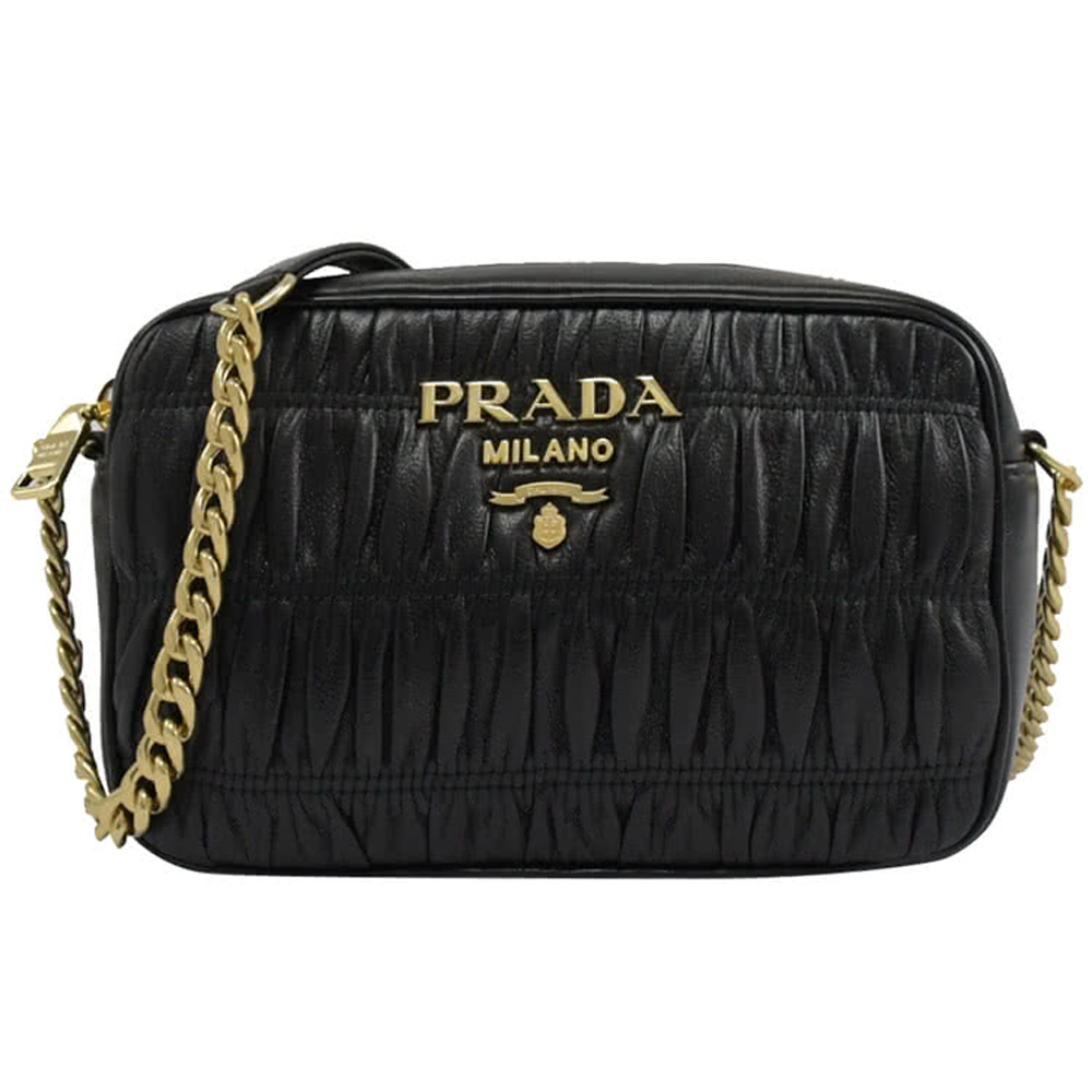 PRADA 普拉達 浮雕LOGO抓皺NAPPA皮革迷你斜背相機包.黑