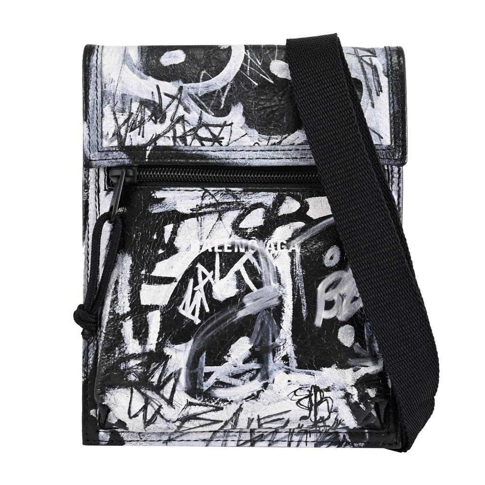 BALENCIAGA 巴黎世家 655982 Explorer 品牌LOGO塗鴉小羊皮斜揹包.黑