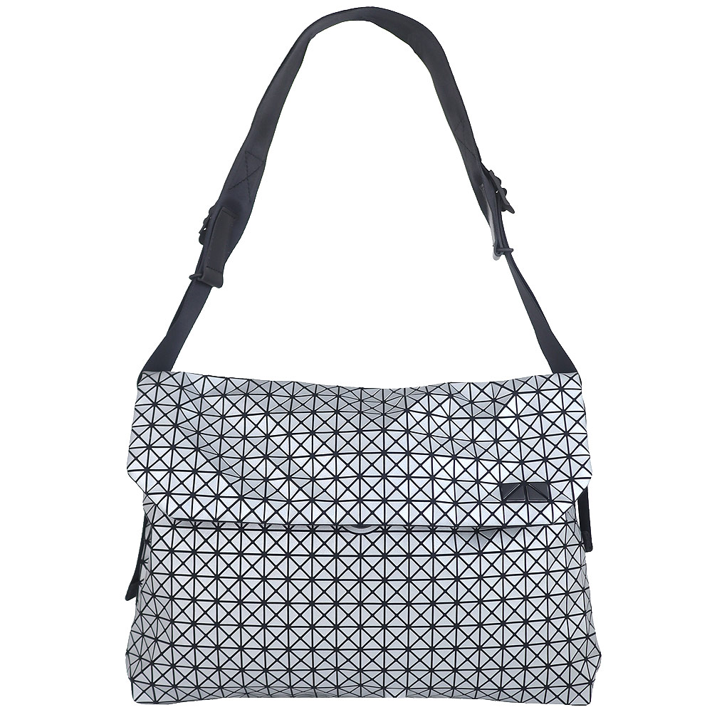ISSEY MIYAKE 三宅一生 BAOBAO 銀壓紋三角方格翻蓋肩背/斜揹包