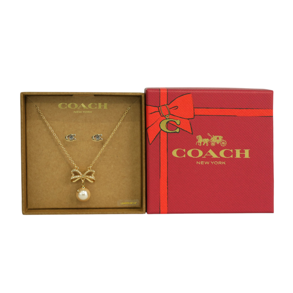 COACH C Logo 玻璃珍珠針式耳環+玻璃珍珠蝴蝶結項鍊飾品禮盒(金色) CY110 VP4