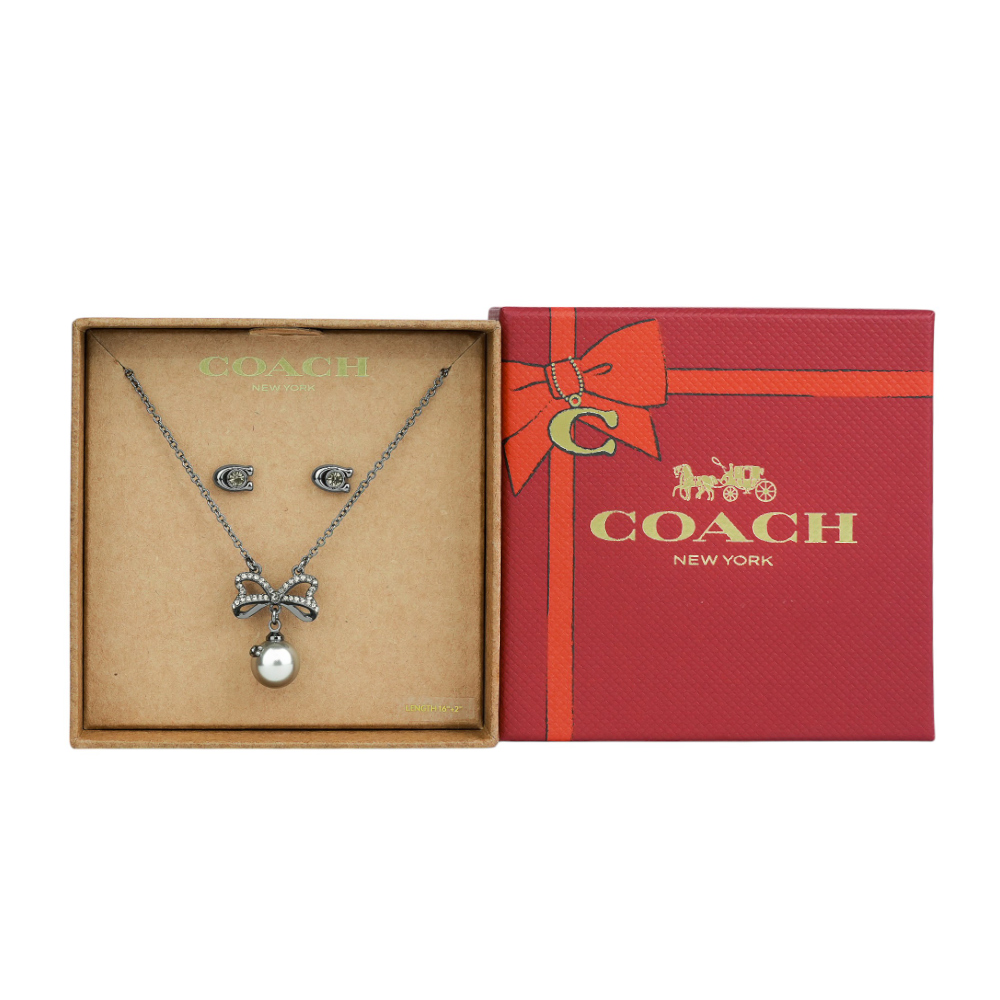 COACH C Logo 玻璃珍珠針式耳環+玻璃珍珠蝴蝶結項鍊飾品禮盒(赤鐵色) CY111 XGI