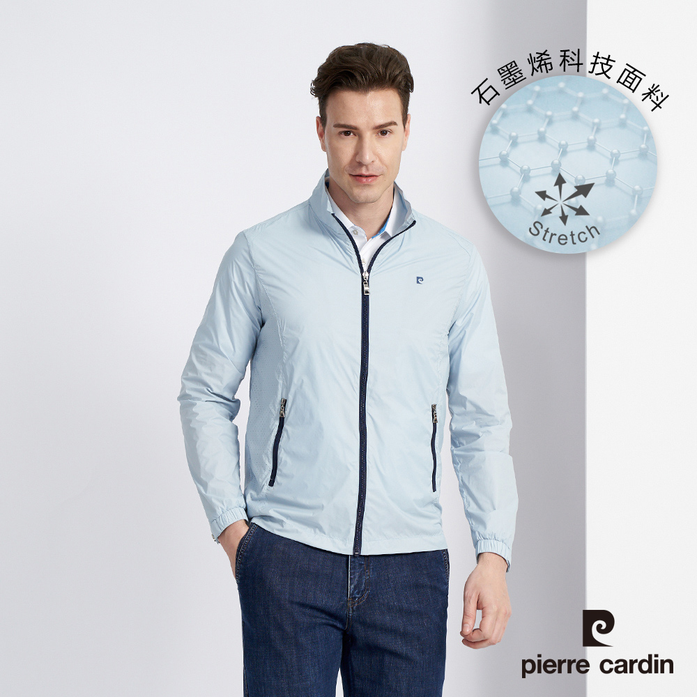 【pierre cardin 皮爾卡登】男款 都會休閒石墨稀彈性立領薄夾克-淺藍色 (5227604-35)