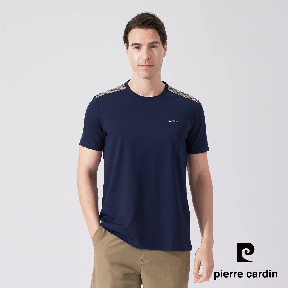 【pierre cardin 皮爾卡登】男款 棉混肩配格子布圓領衫T恤-丈青色 (5247280-38)