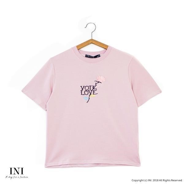 【INI】刺繡甜美、精緻舒適休閒上衣．粉色
