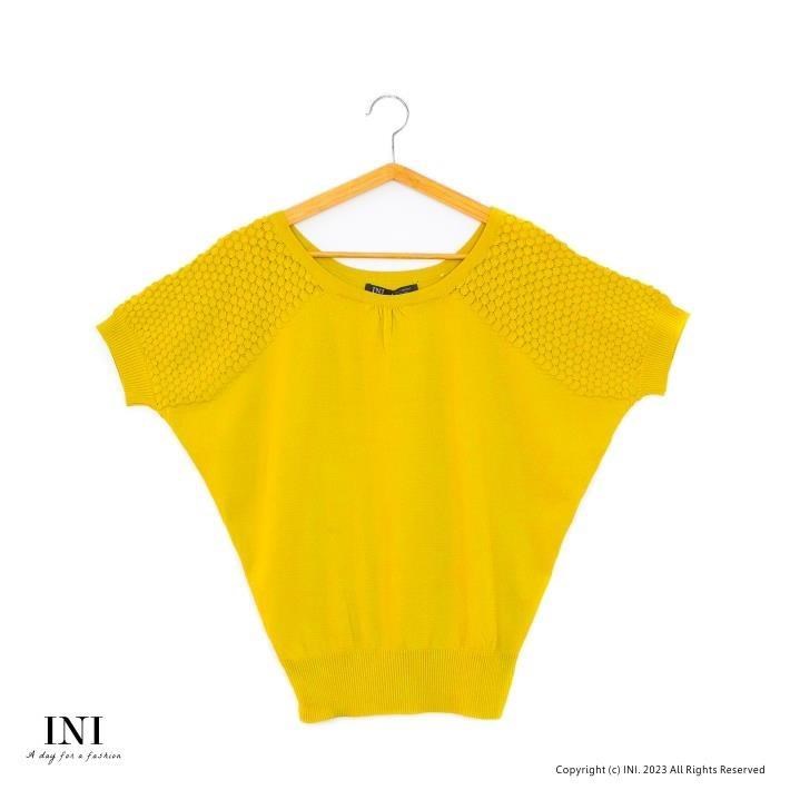 【INI】優雅質感、專櫃肩膀手袖造型針織上衣．土黃色