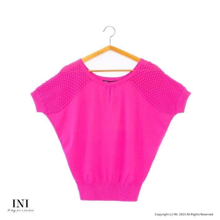 【INI】優雅質感、專櫃肩膀手袖造型針織上衣．桃紅色