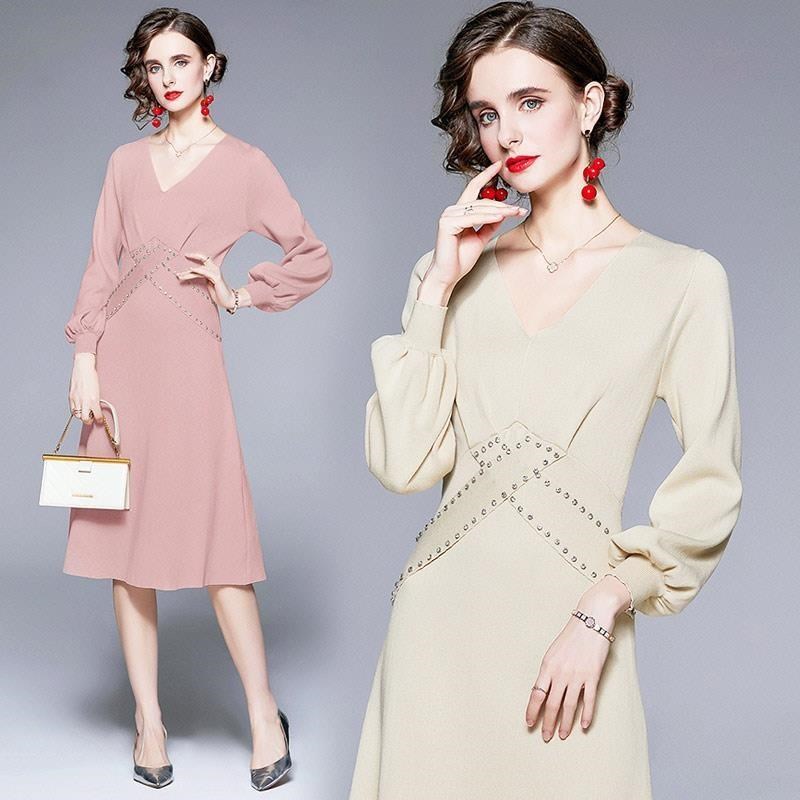 《D'Fina 時尚女裝》 氣質溫柔風V領洋裝法式複古時尚釘鑽針織A字裙