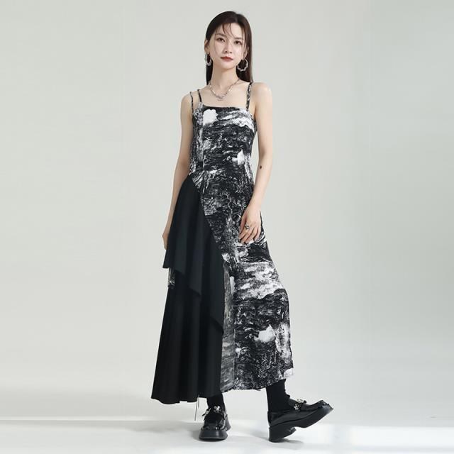 《D'Fina 時尚女裝》 小眾設計感拼接印花洋裝不規則吊帶裙子高級感