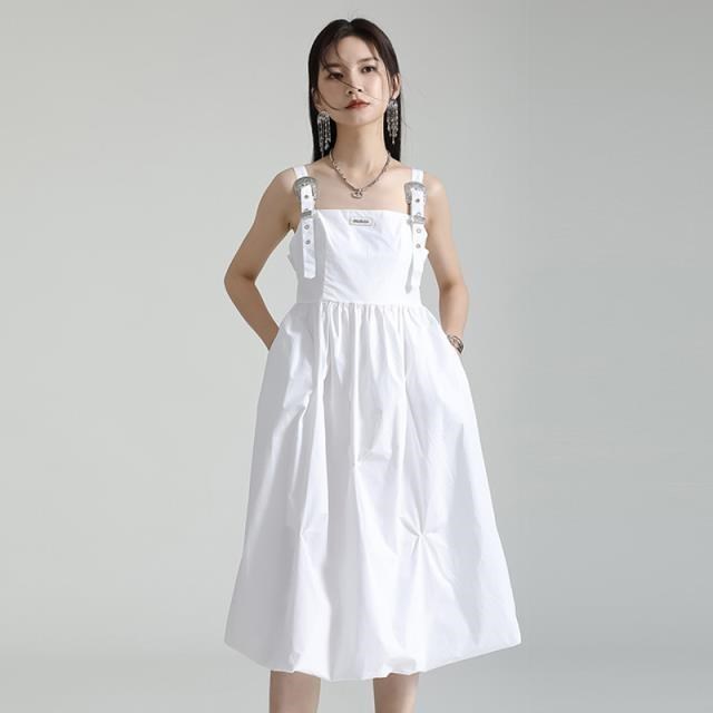 《D'Fina 時尚女裝》 皺褶不規則設計感小眾吊帶裙子洋裝