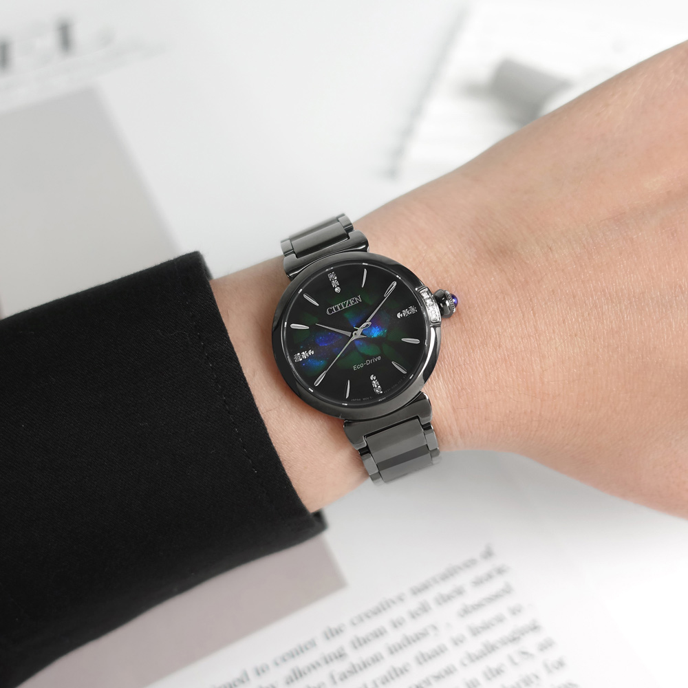 CITIZEN 星辰錶 / EM1067-88E / L 光動能 限定款 鑽石 藍寶石水晶玻璃 藍綠x鍍黑 30mm