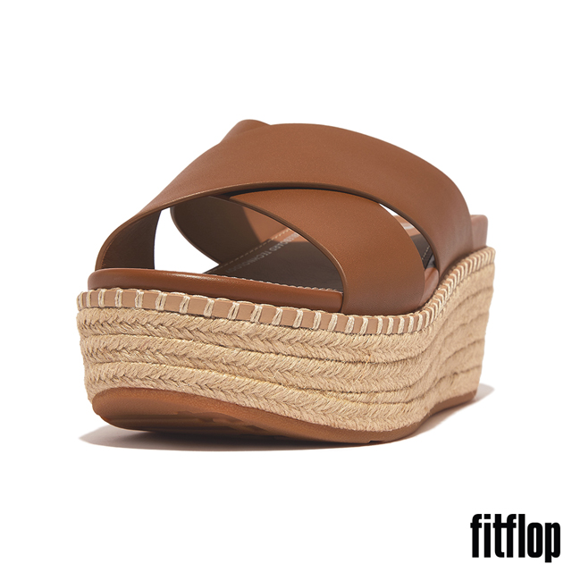 【FitFlop】ELOISE 草編皮革交叉楔形涼鞋-女(駝色)