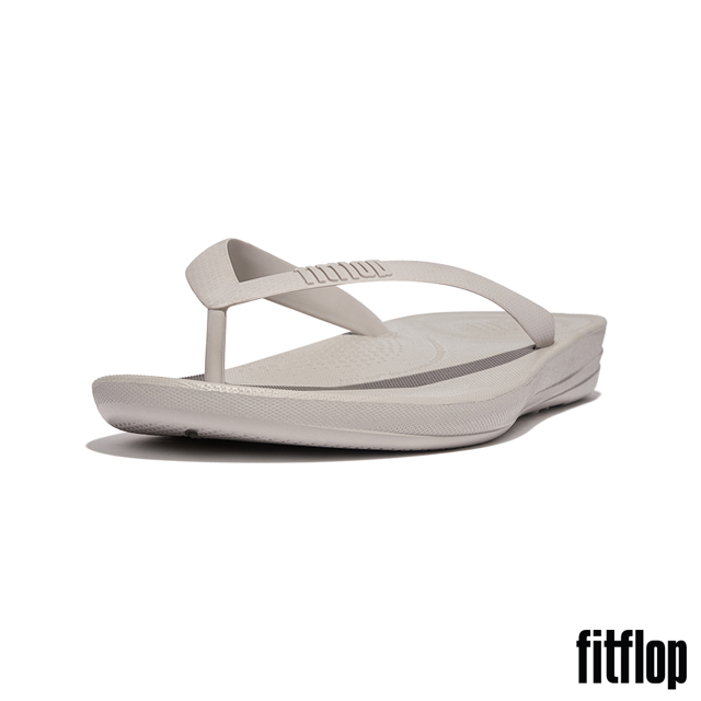 【FitFlop】iQUSHION 經典輕量夾腳涼鞋-男(灰色)
