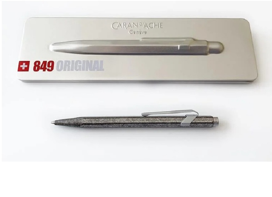 瑞士 卡達 CARAN d’ache 849 Original 鐵灰原子筆 金屬禮盒 849.069