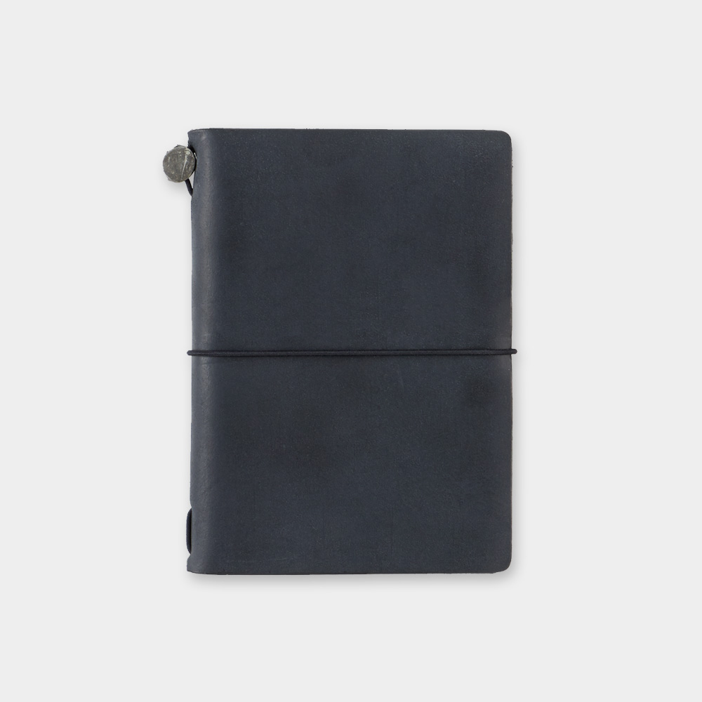 日本 TRC《TRAVELER’S notebook 本體組》護照尺寸