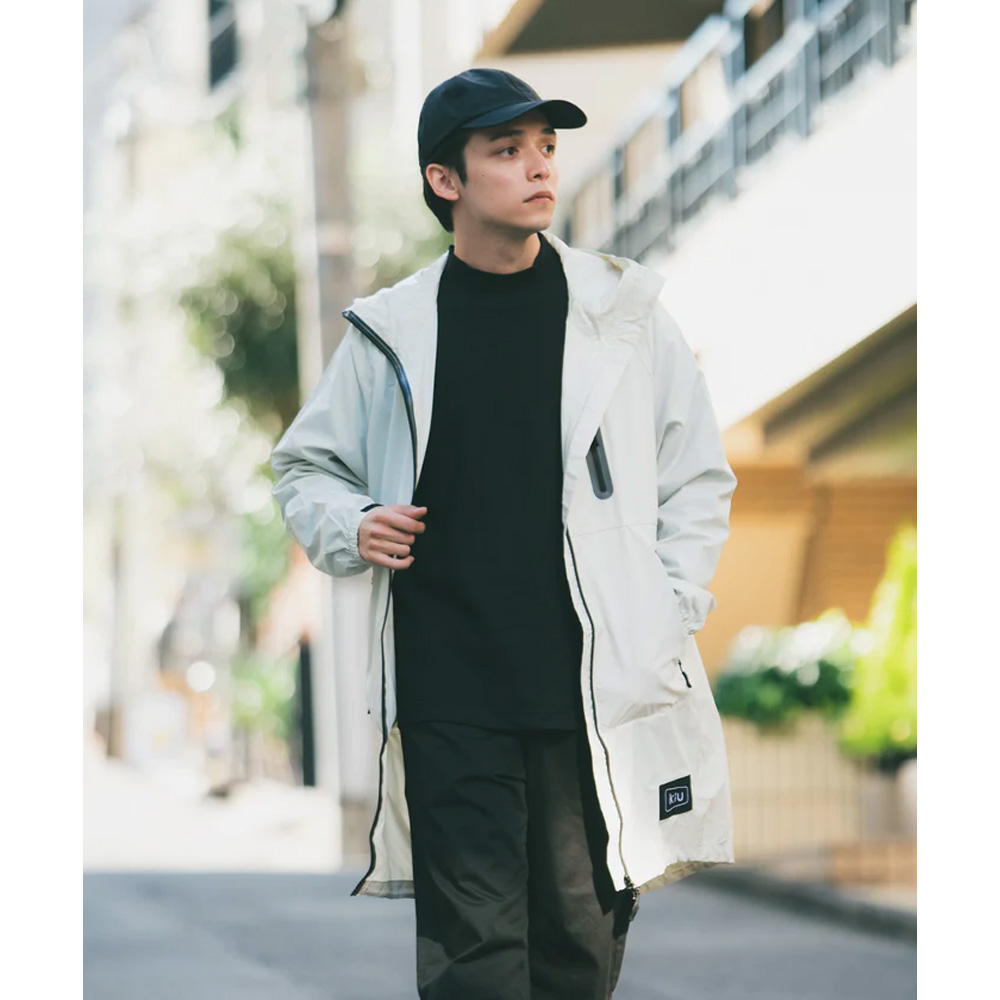 日本KIU 28908 白色 空氣感雨衣/時尚防水風衣 附收納袋(男女適用)