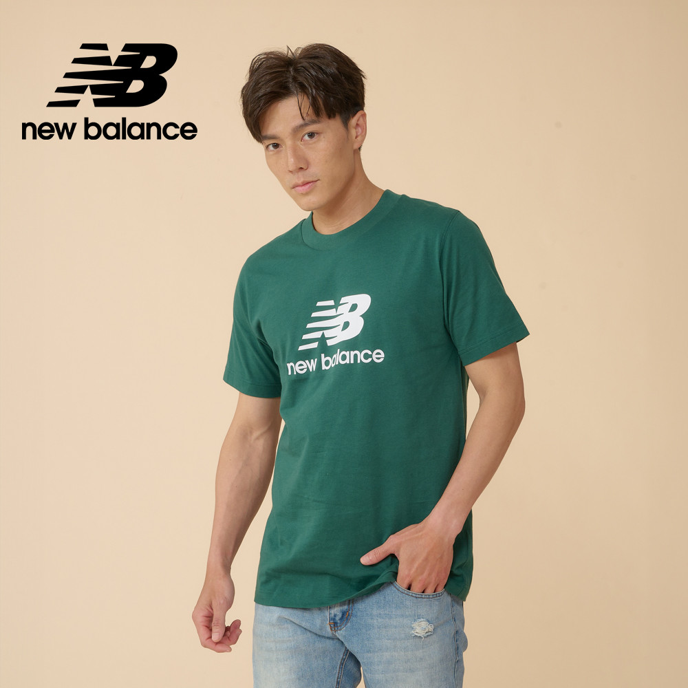 【New Balance】NB LOGO短袖上衣 男性 森林綠 MT41502NWG
