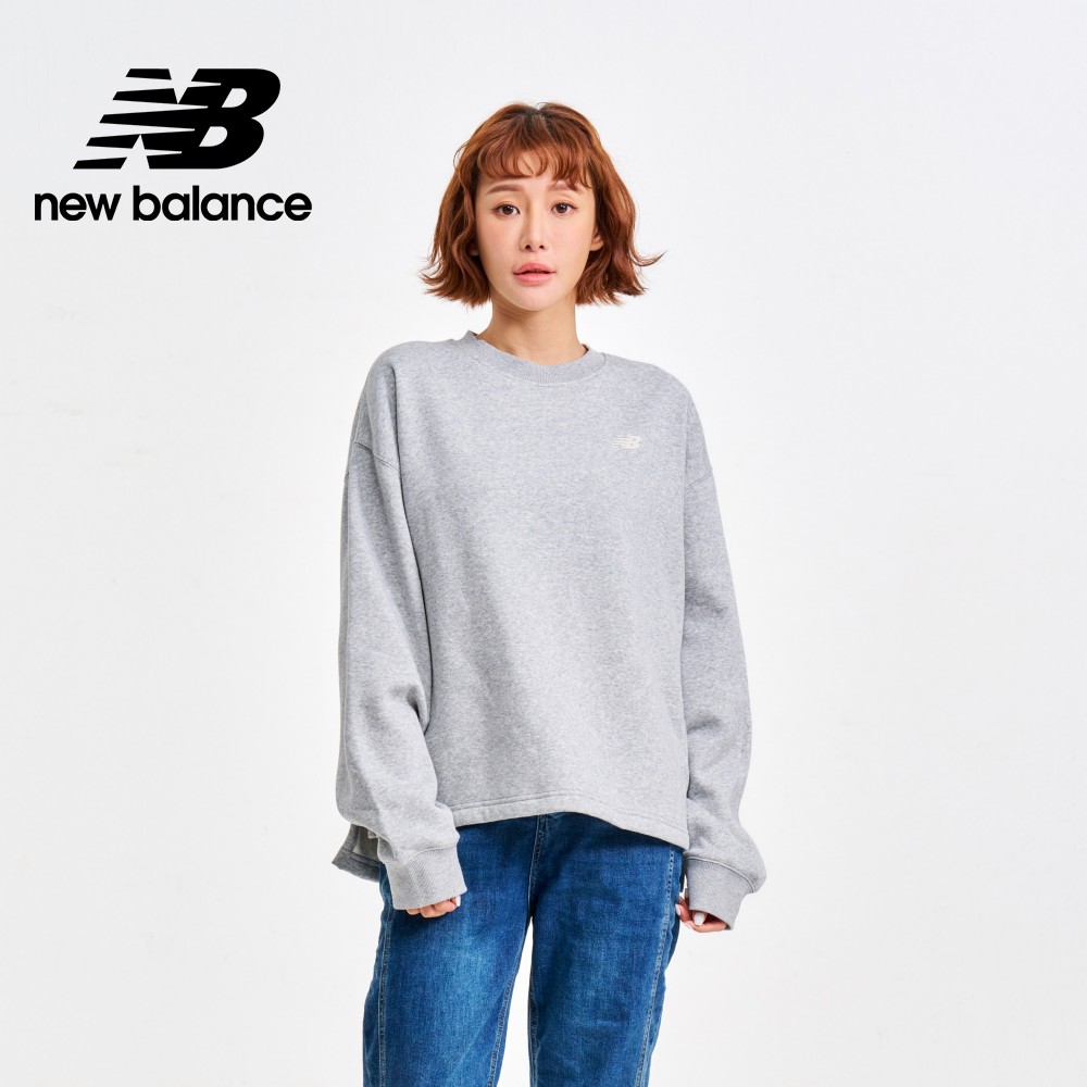 【New Balance】刷毛保暖前短後長長袖上衣_WT33532AG_女性_灰色_XS