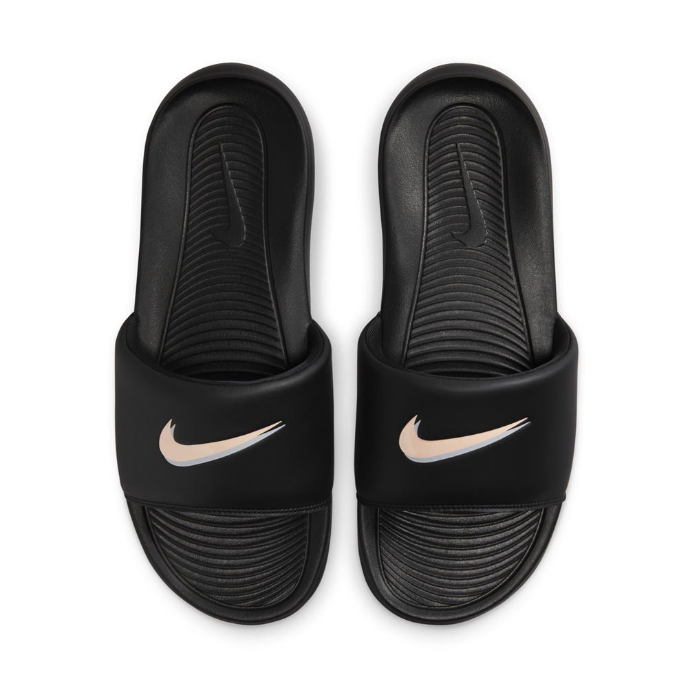 【NIKE】NIKE VICTORI ONE SLIDE SWSH 男鞋 休閒鞋 拖鞋 黑色-FZ1395001