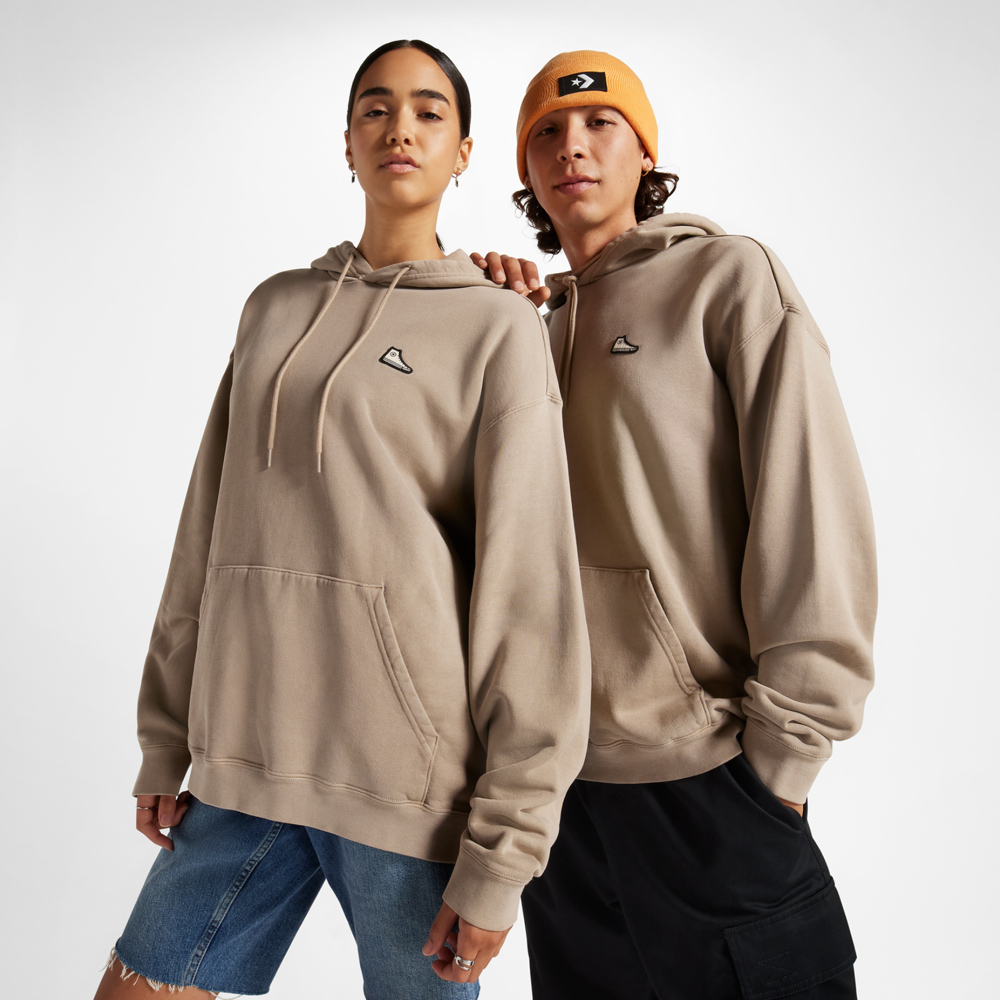 【CONVERSE】SNEAKER PATCH HOODIE 連帽上衣 帽T 男女 卡其色 10025537-A08