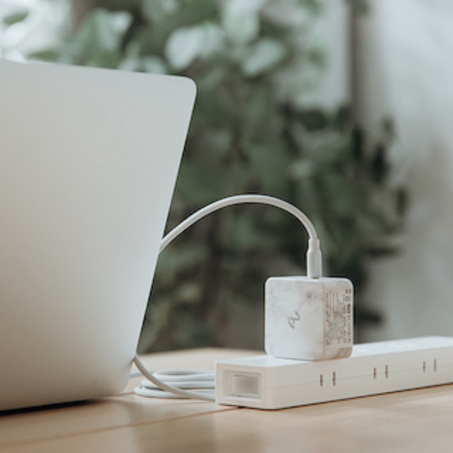 Allite 氮化鎵GaN USB-C雙孔快充充電器 -大理石色