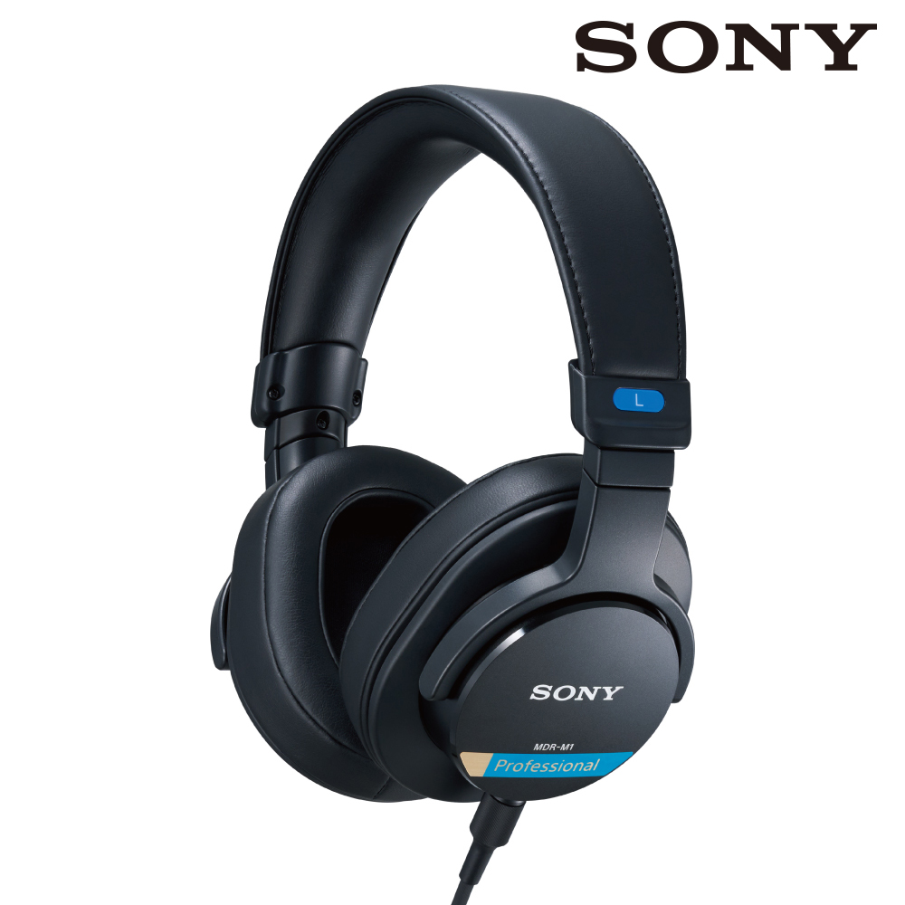 SONY 索尼 MDR-M1 頭戴式有線耳機，採用經典黑色設計，重量僅約216g（不含耳機線），提供舒適長時間配戴體驗。支援3.5mm輸入端子，適用通用作業系統，無麥克風與線控，專為一般耳機功能設計，無論聽音樂或監聽皆出色。產地泰國，一年保固保障，完美選擇專業音訊愛好者。