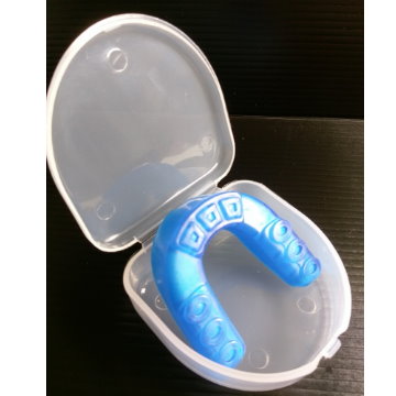 (新貨色 冰透藍) 最新款雙色單層防磨牙套/單層雙色軟式護牙套 (1牙套+1收納盒)