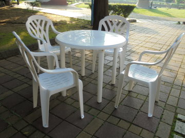 Brother Club~兄弟牌歐式風情~白色塑膠高背椅+90cm塑膠圓桌一桌四椅組~烤肉聚餐庭院必備!!