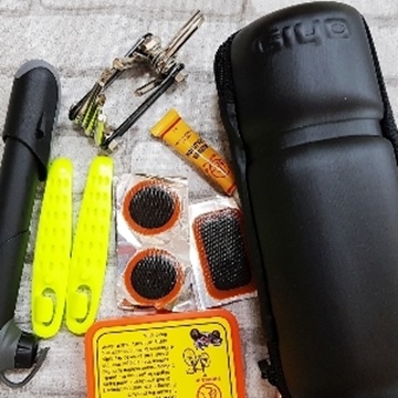 May Shop【106081523】GIYO黑色 筒狀自行車維修用具罐 包含內置工具