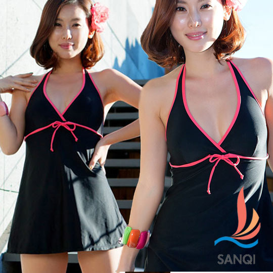 SANQI三奇 完美渡假 連身式泳裝 泳衣(黑M~XL)