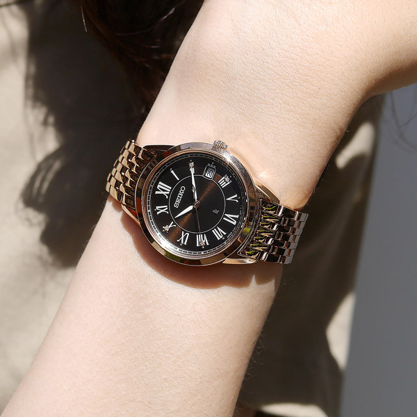 SEIKO 精工 / V147-0CR0B.SUT398J1 / LUKIA 太陽能 鑽石 日期 不鏽鋼手錶 咖啡x鍍玫瑰金 34mm