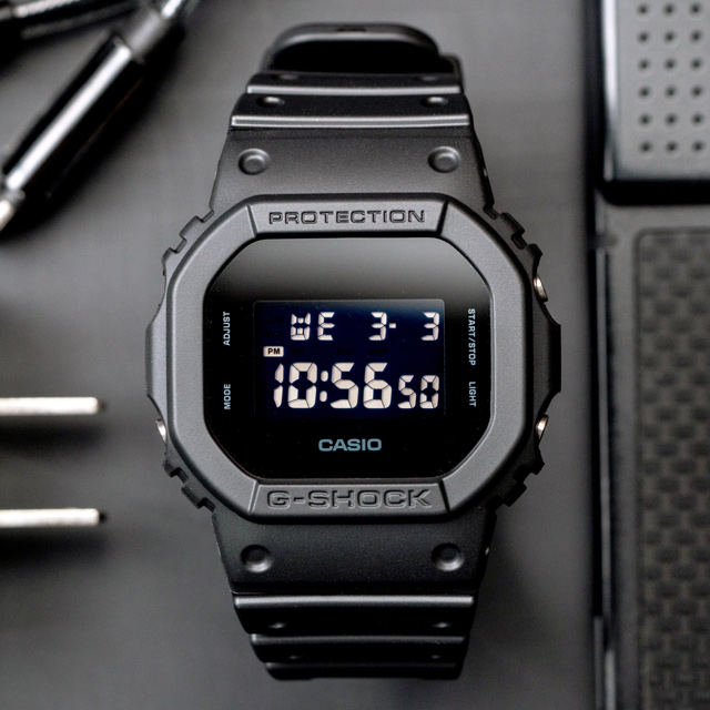G-SHOCK 飆風悍將時尚運動腕錶(DW-5600BB-1DR)