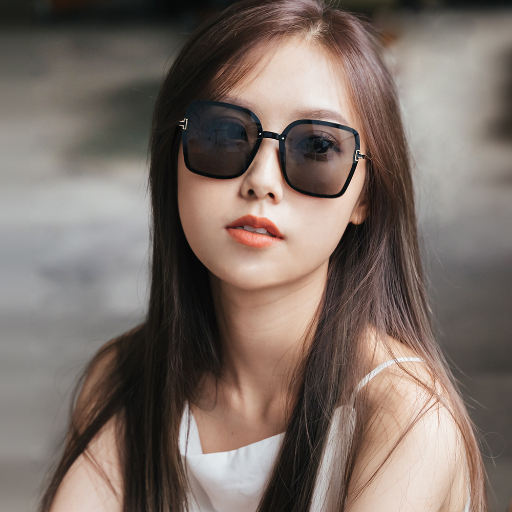 【ALEGANT】韓流明星最愛絕美星幕黑T字勾勒方框墨鏡/UV400太陽眼鏡