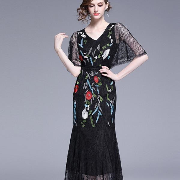 《D'Fina 時尚女裝》 飄逸感 波西米亞風顯瘦大喇叭袖蕾絲洋裝 (2色)