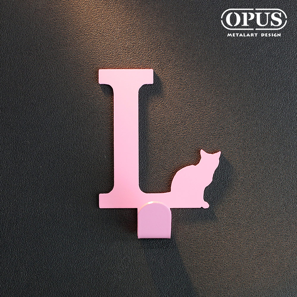 【OPUS東齊金工】當貓咪遇上字母L(粉) 壁飾掛勾 傢飾掛架生活收納衣架造型掛鉤無痕 HO-ca10-L(P)