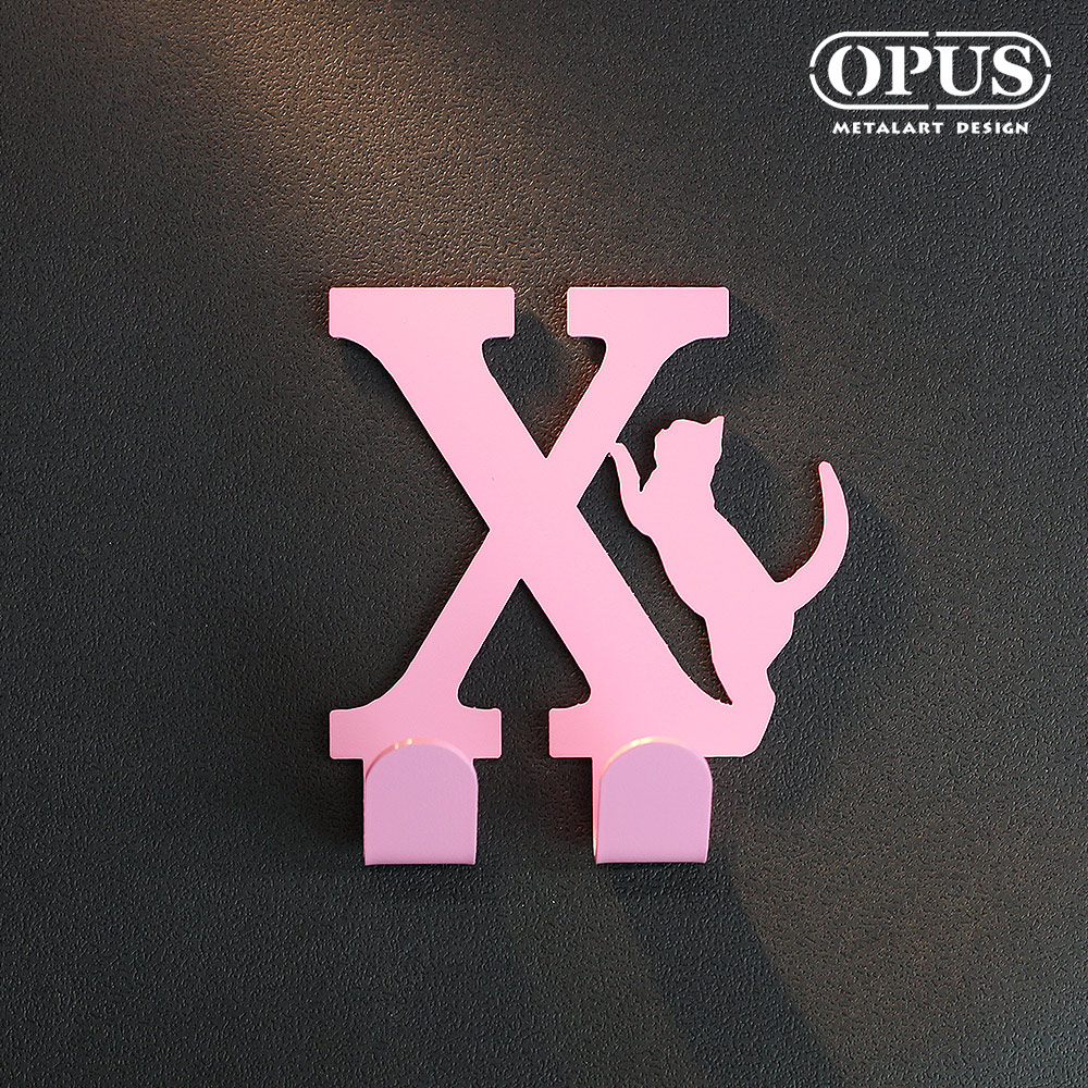 【OPUS東齊金工】當貓咪遇上字母X(粉) 壁飾掛勾 傢飾掛架生活收納衣架造型掛鉤無痕 HO-ca10-X(P)