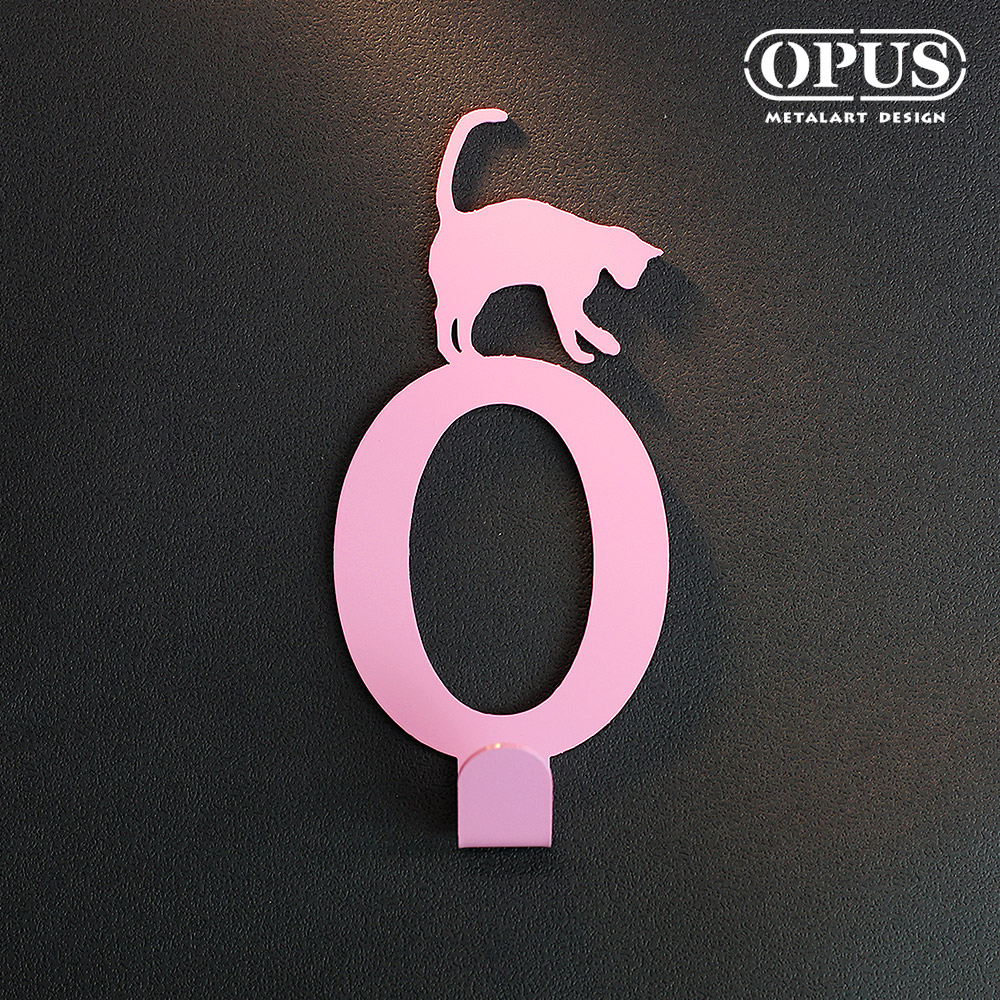 【OPUS東齊金工】當貓咪遇上字母O(粉) 壁飾掛勾 傢飾掛架生活收納衣架造型掛鉤無痕 HO-ca10-O(P)